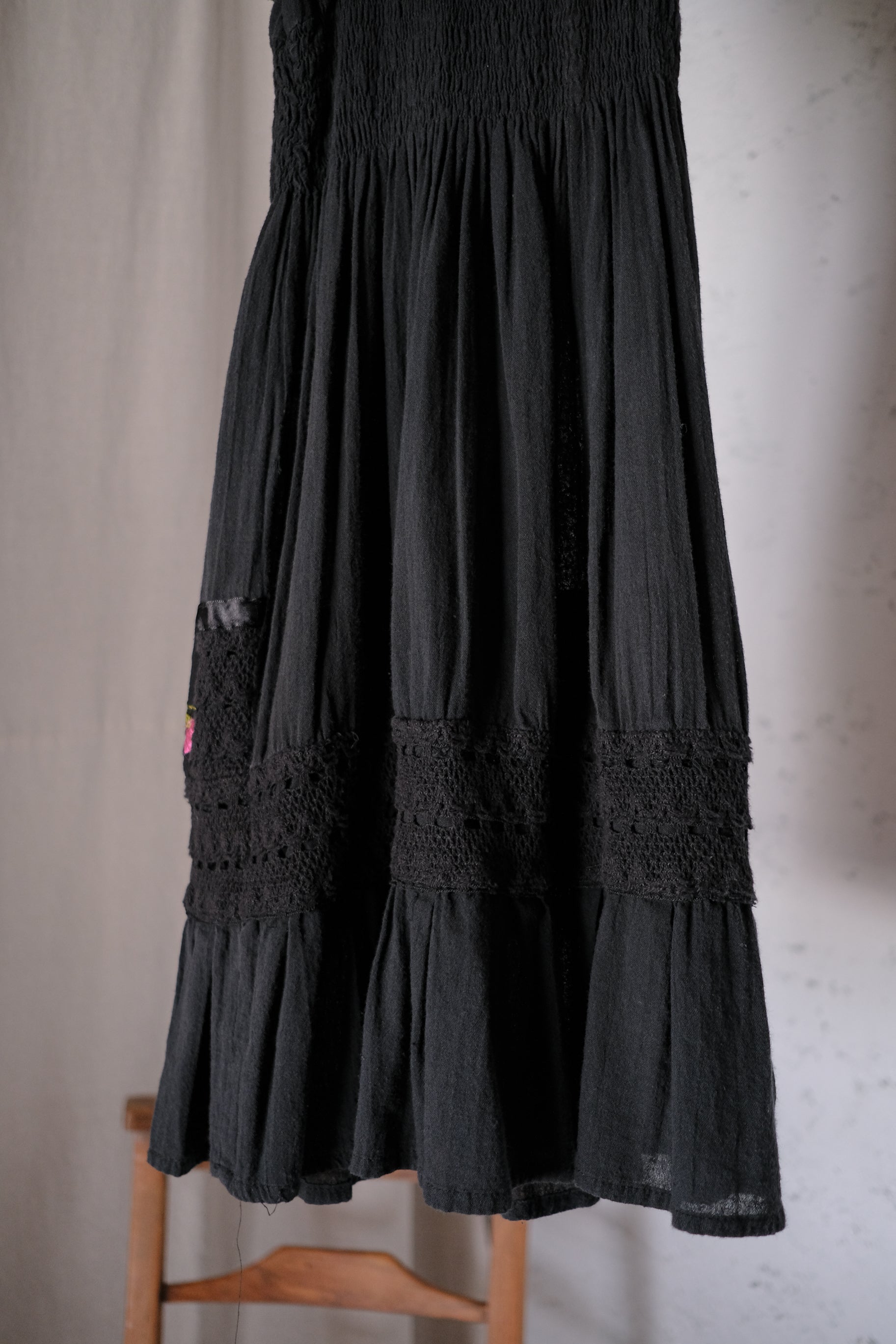 1970's Mexican Shoulder Off Embroidered Dress / 墨西哥古著露肩刺繡洋裝