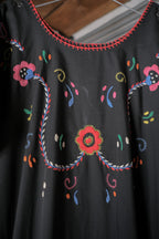 1970's Ecuadorian Hand-Embroidered Kaftan / 厄瓜多古著手工刺繡長袍