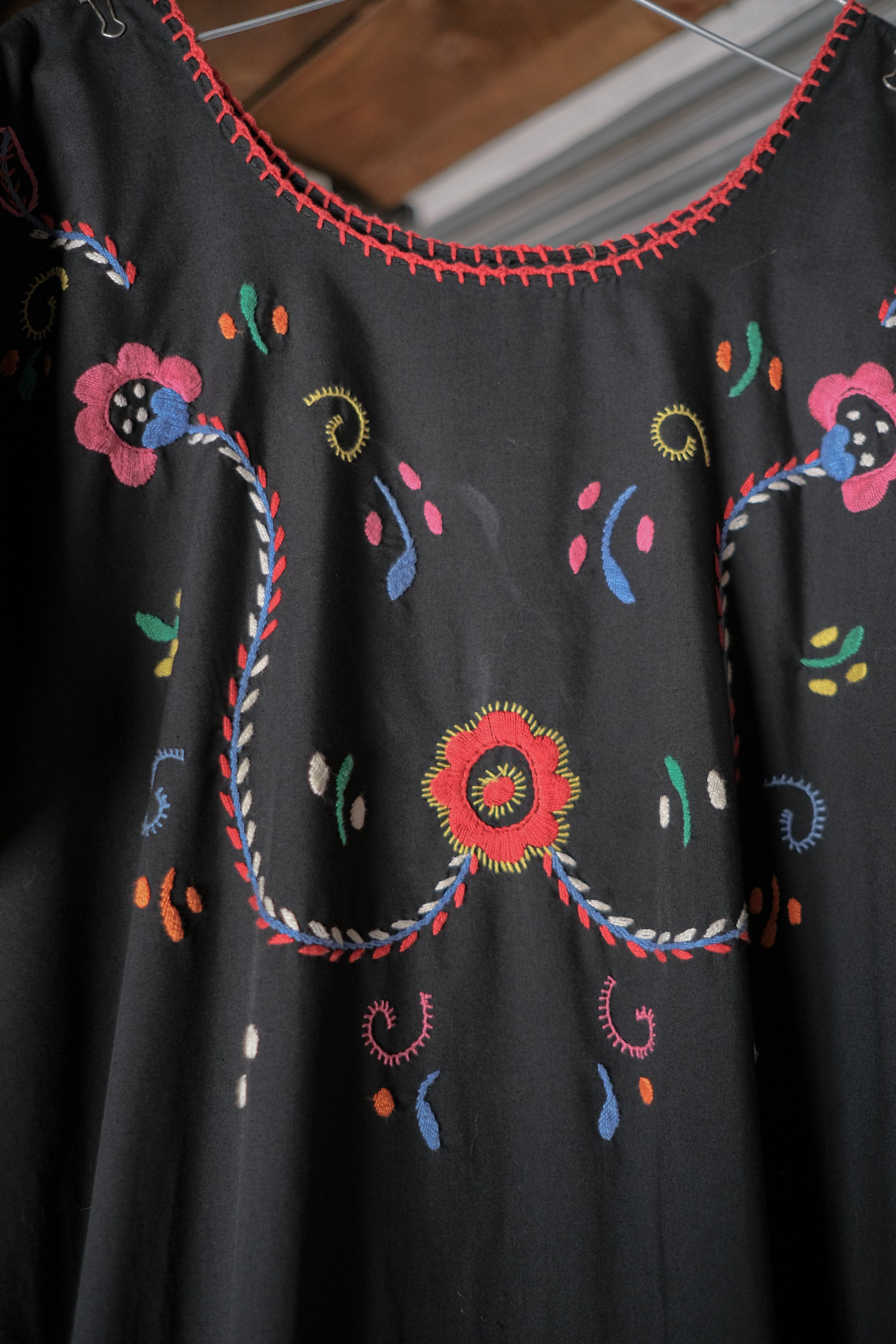 1970's Ecuadorian Hand-Embroidered Kaftan / 厄瓜多古著手工刺繡長袍