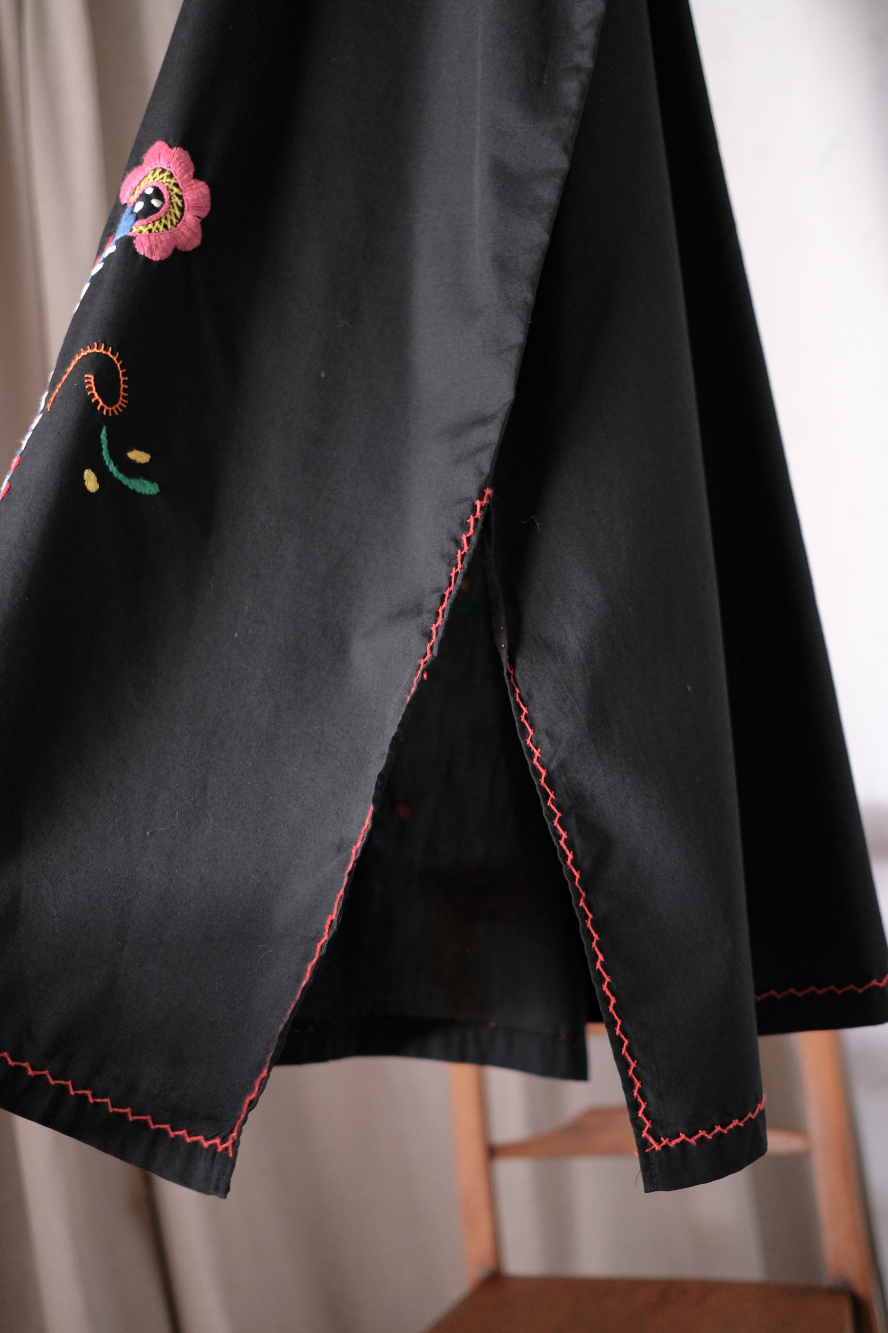 1970's Ecuadorian Hand-Embroidered Kaftan / 厄瓜多古著手工刺繡長袍