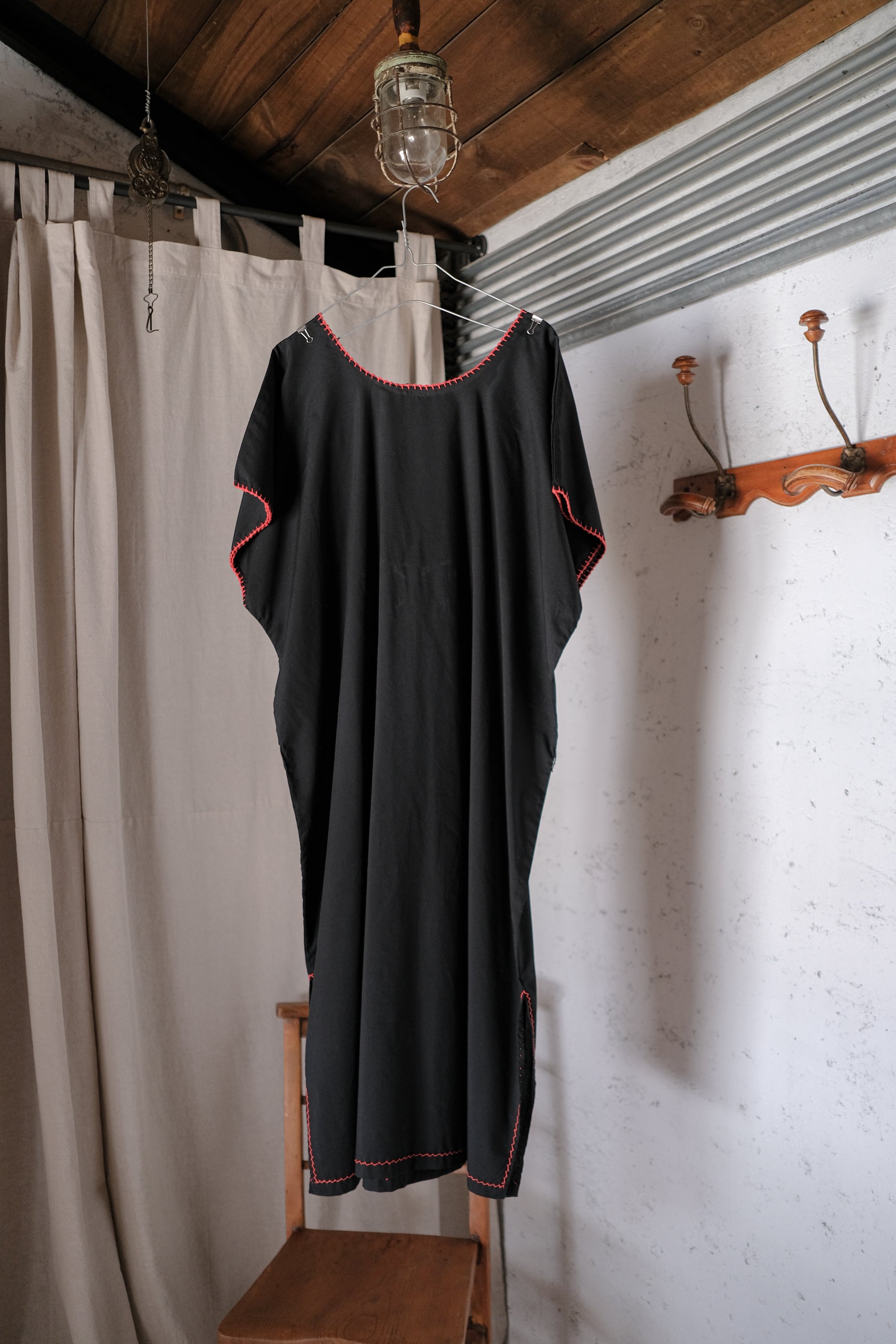 1970's Ecuadorian Hand-Embroidered Kaftan / 厄瓜多古著手工刺繡長袍