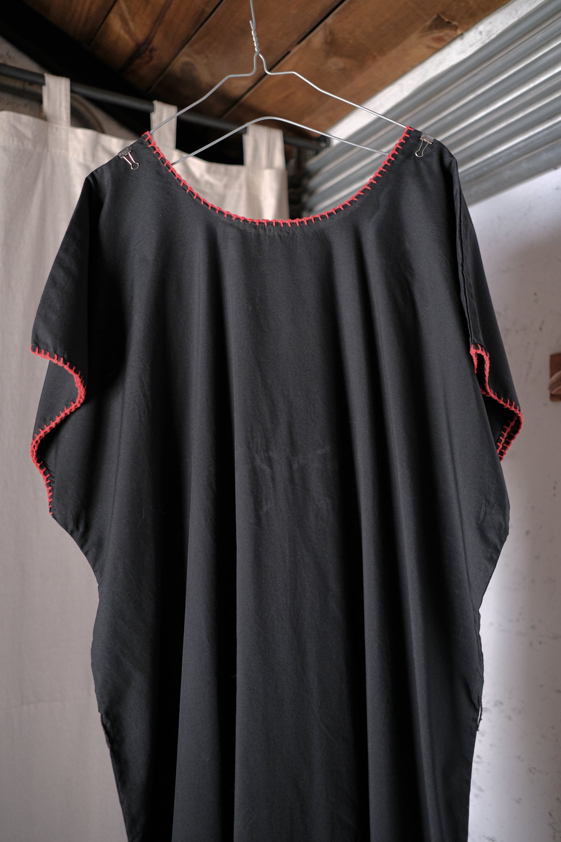 1970's Ecuadorian Hand-Embroidered Kaftan / 厄瓜多古著手工刺繡長袍