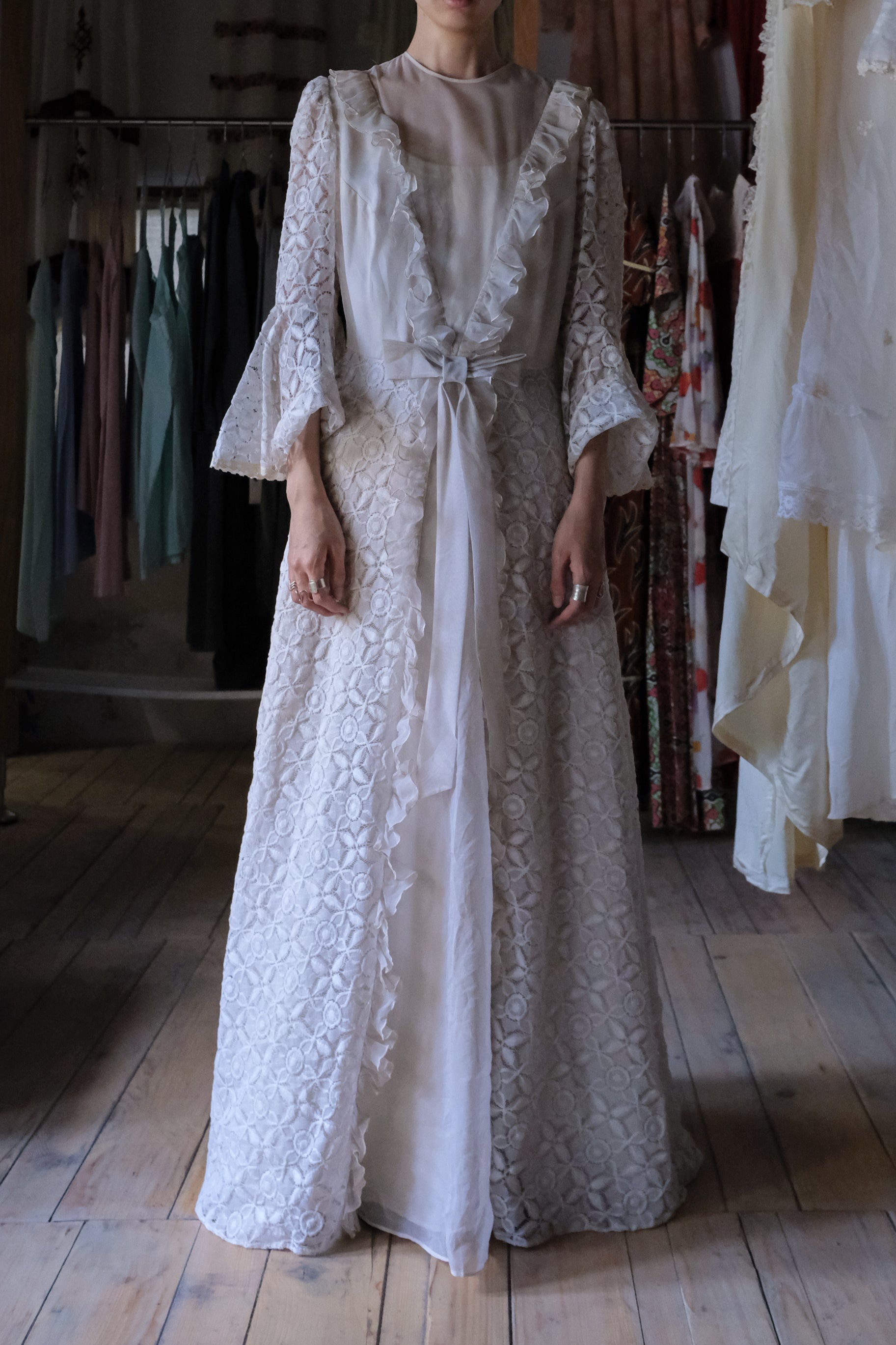 1960-1980's Floral Lace Jacquard Wedding Dress / 古董花雨蕾絲婚裙