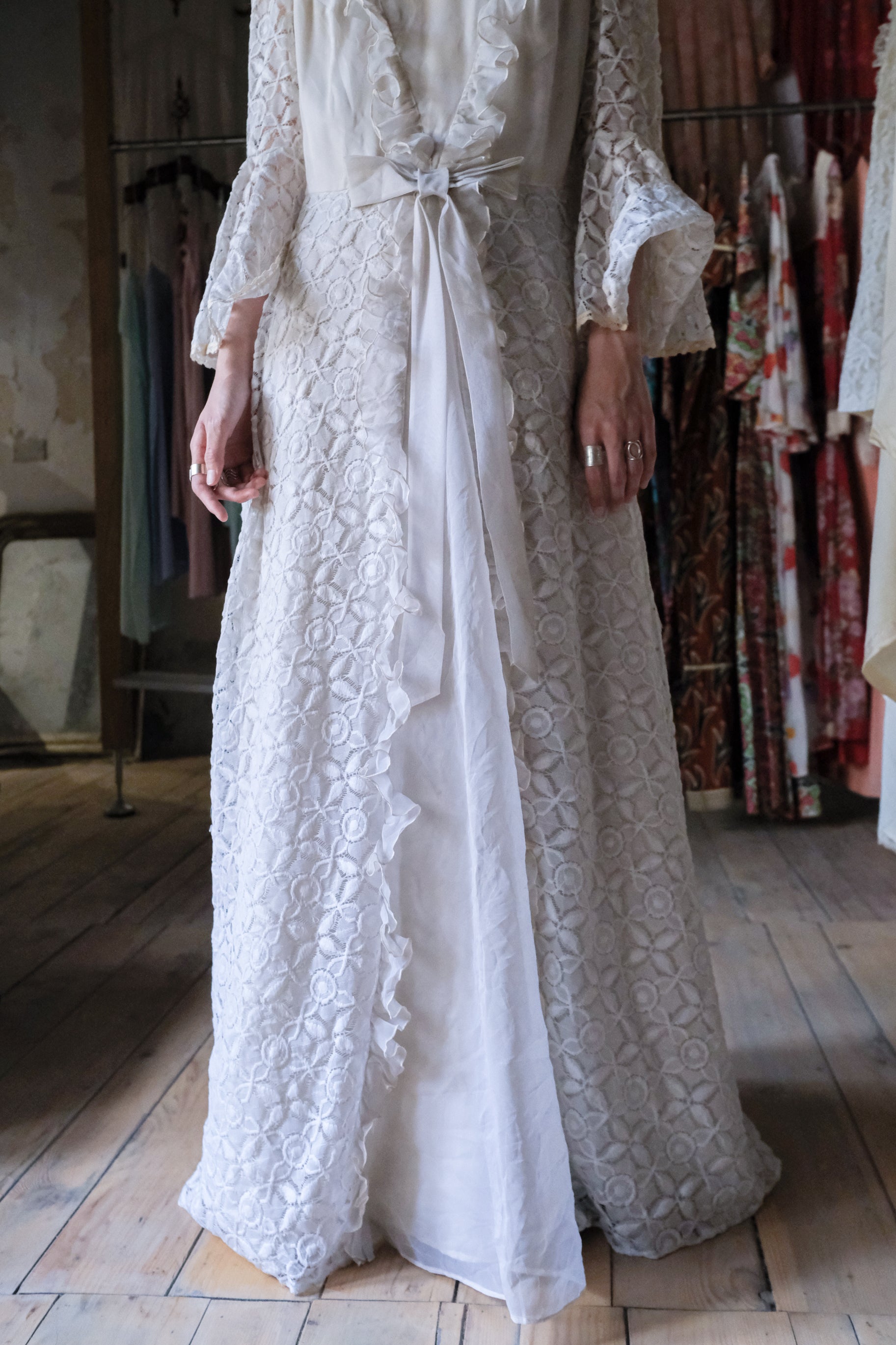 1960-1980's Floral Lace Jacquard Wedding Dress / 古董花雨蕾絲婚裙