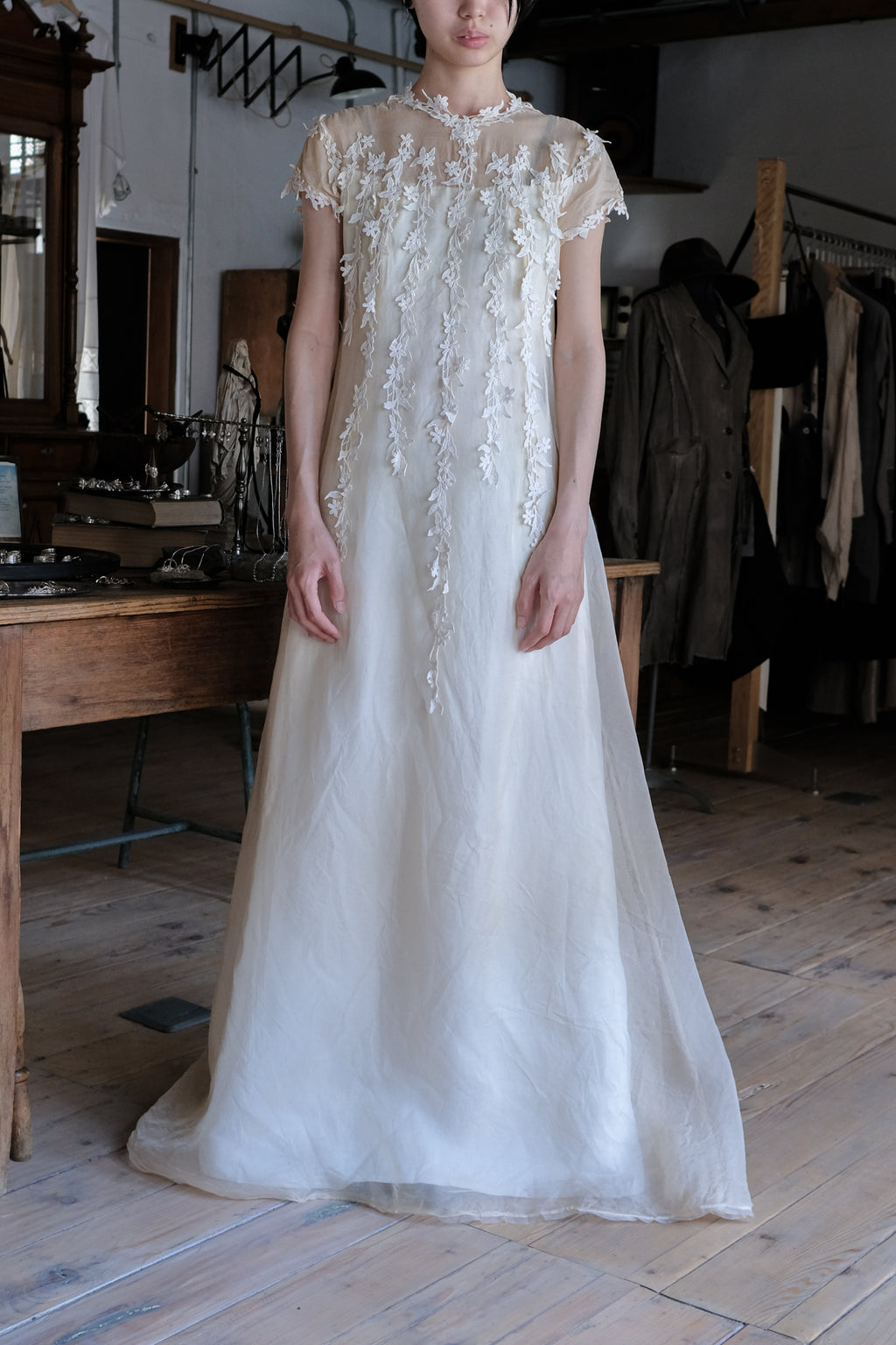 1960-1980's Spring Bud Lace Gown / 古董花朵蕾絲薄紗婚裙