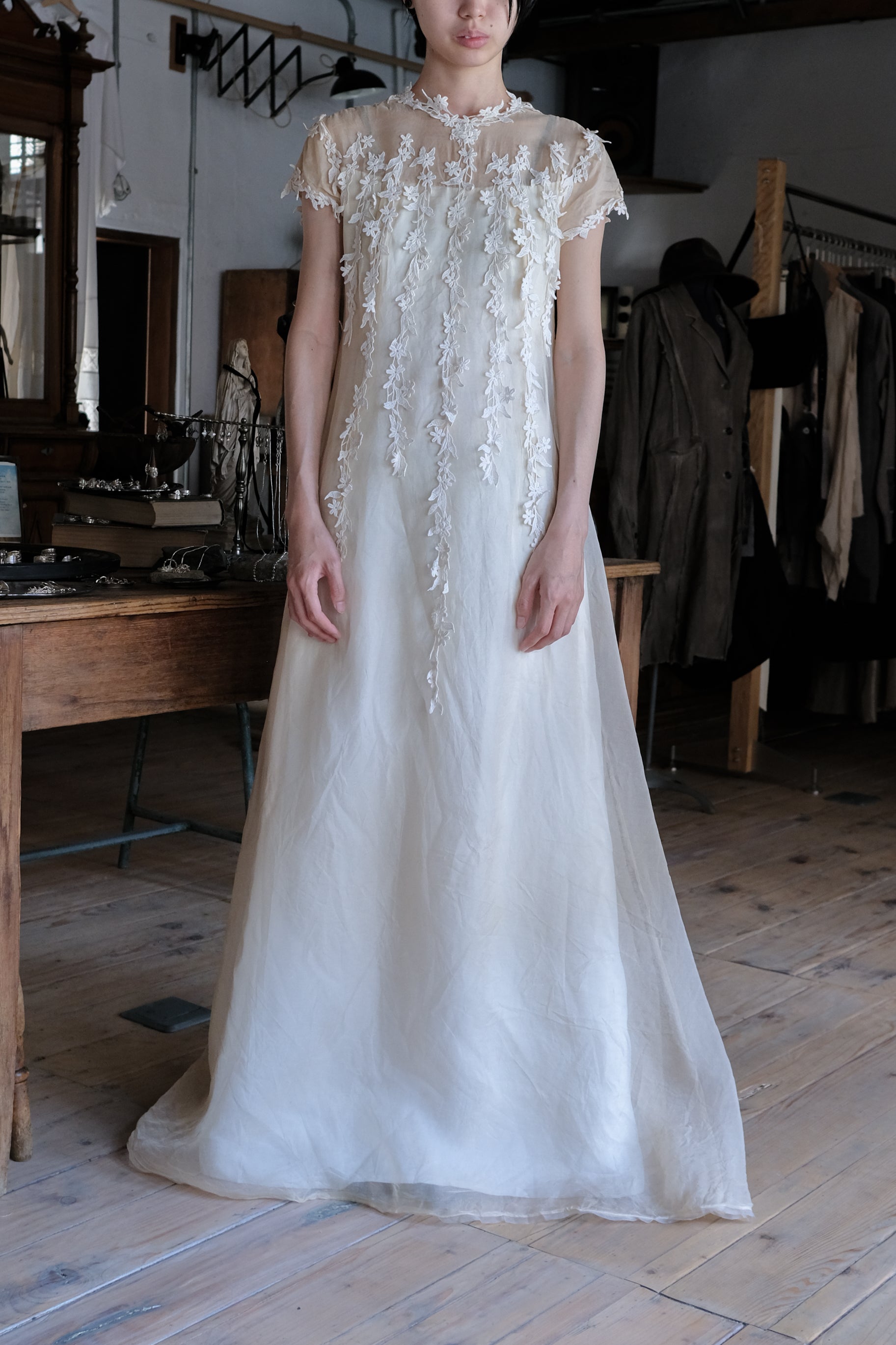 1960-1980's Spring Bud Lace Gown / 古董花朵蕾絲薄紗婚裙