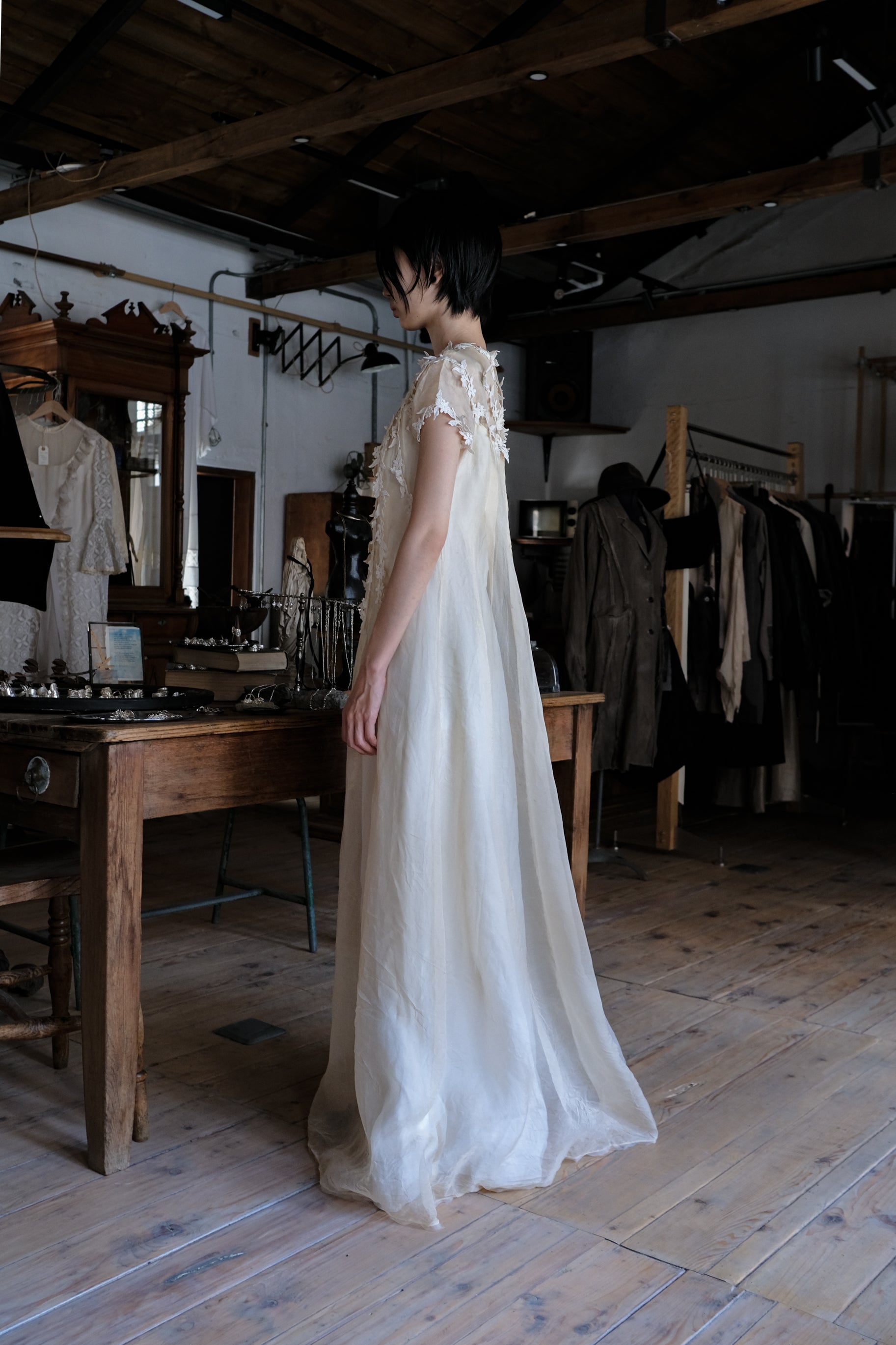 1960-1980's Spring Bud Lace Gown / 古董花朵蕾絲薄紗婚裙