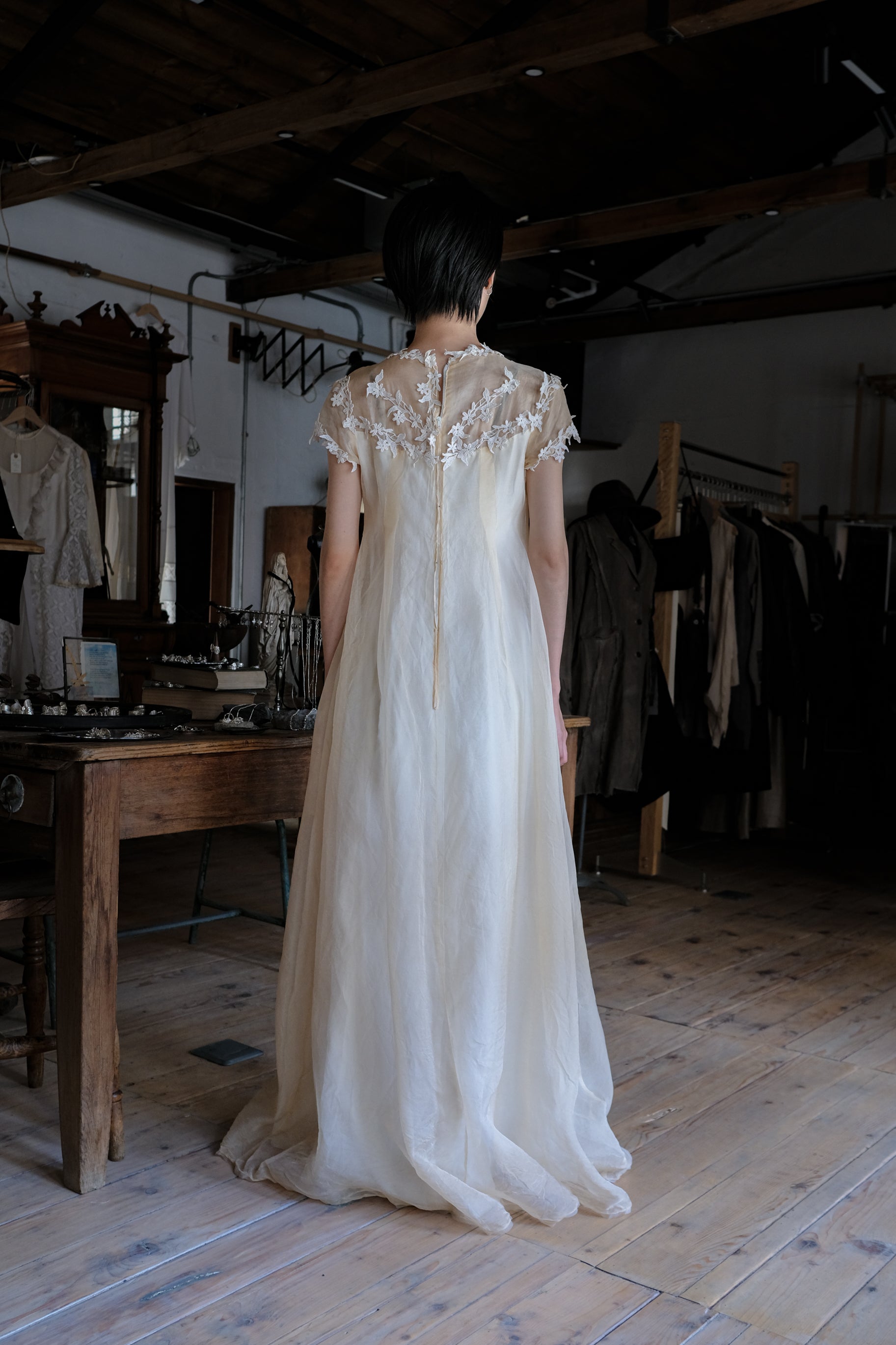 1960-1980's Spring Bud Lace Gown / 古董花朵蕾絲薄紗婚裙