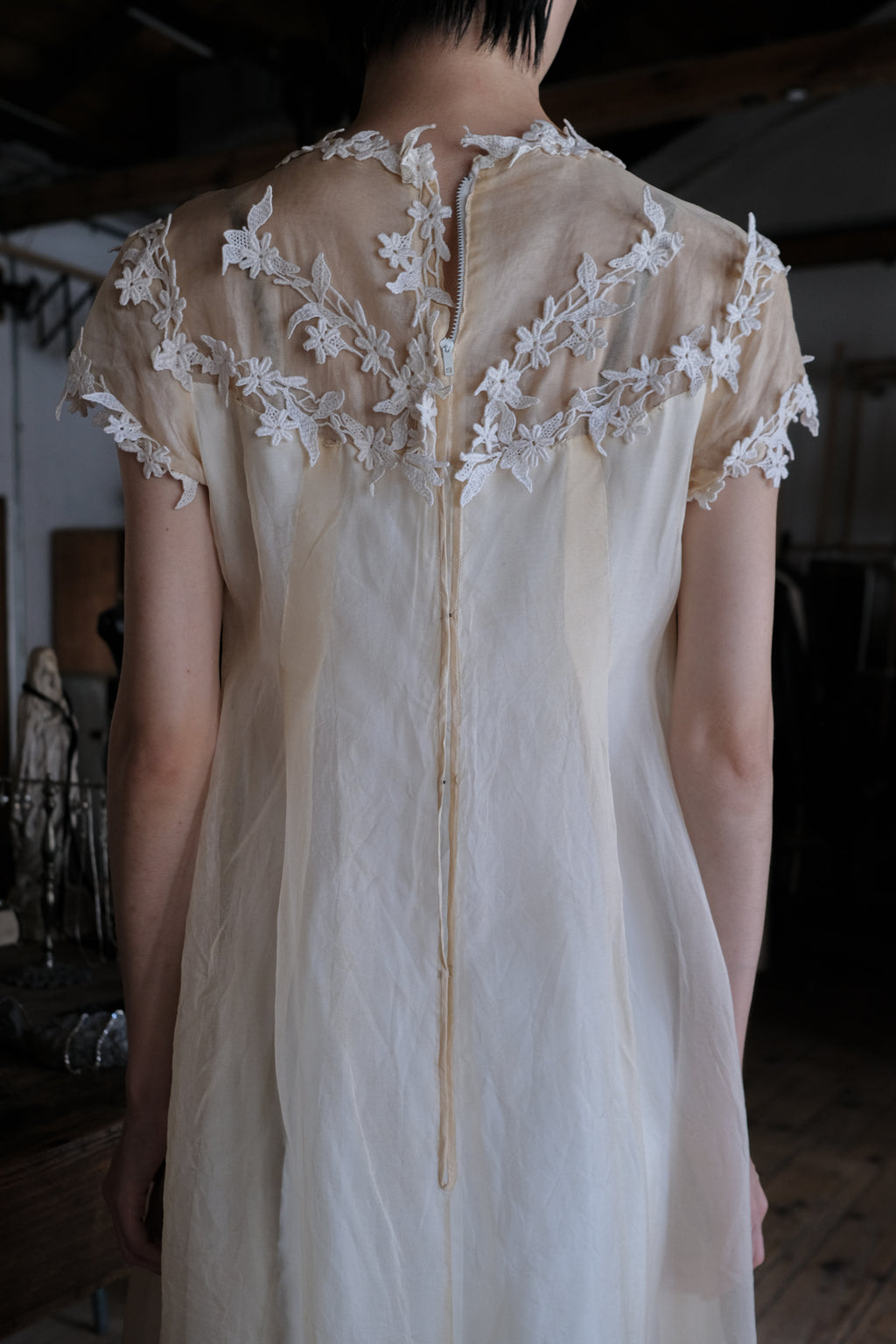 1960-1980's Spring Bud Lace Gown / 古董花朵蕾絲薄紗婚裙