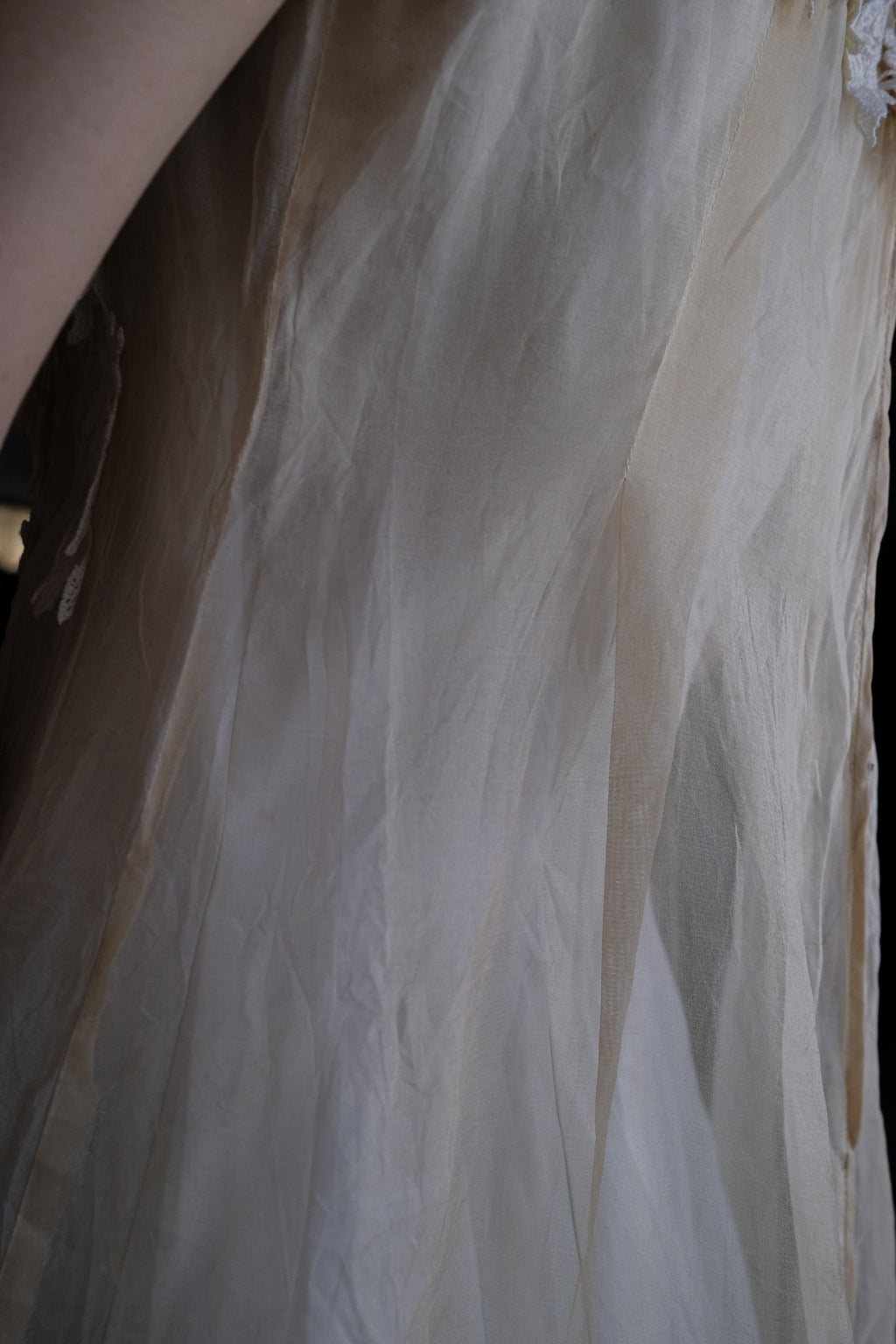 1960-1980's Spring Bud Lace Gown / 古董花朵蕾絲薄紗婚裙