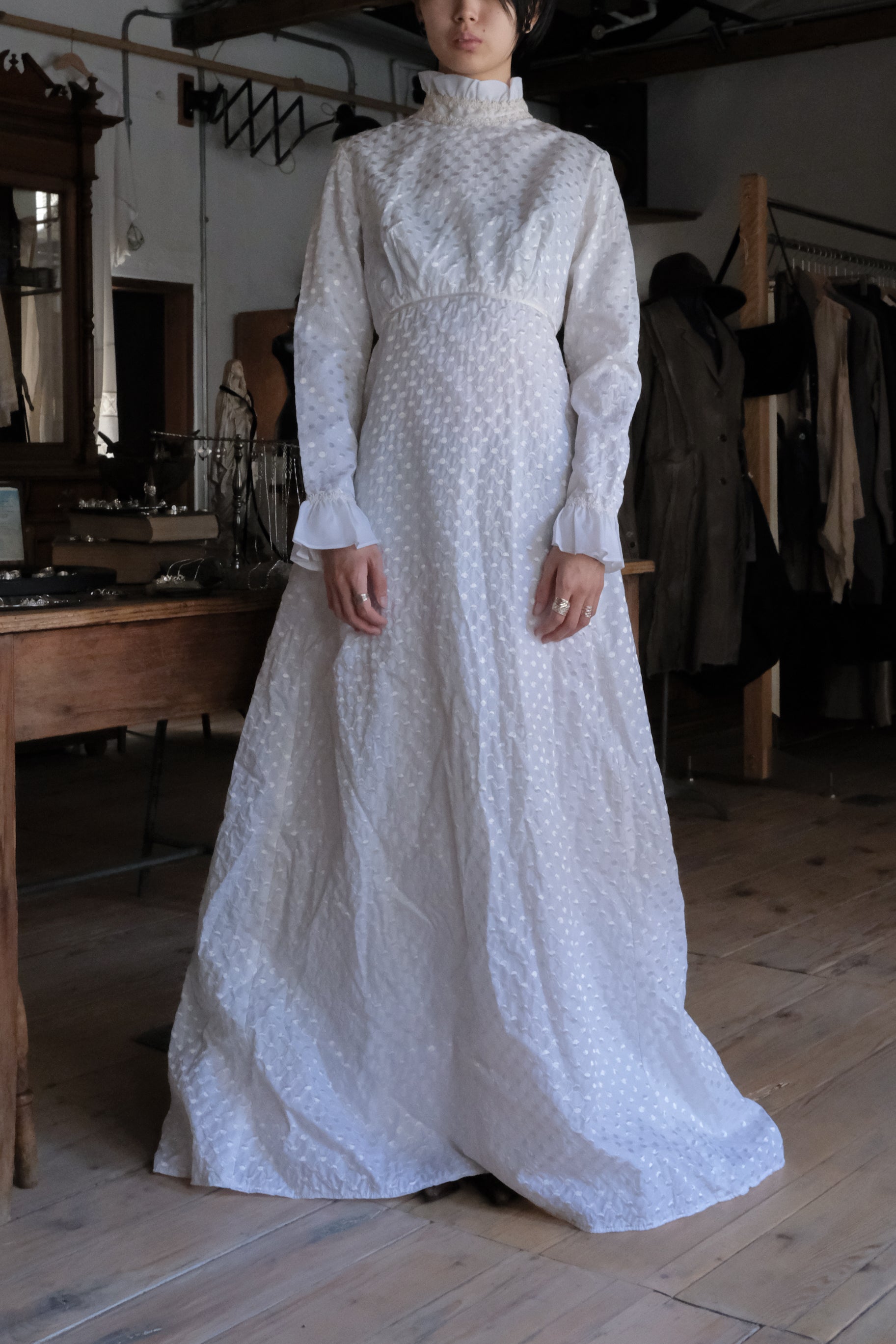 1960-1980's Dotted Jacquard Lace Cascade Gown / 古董波點蕾絲緹花長尾褶婚裙