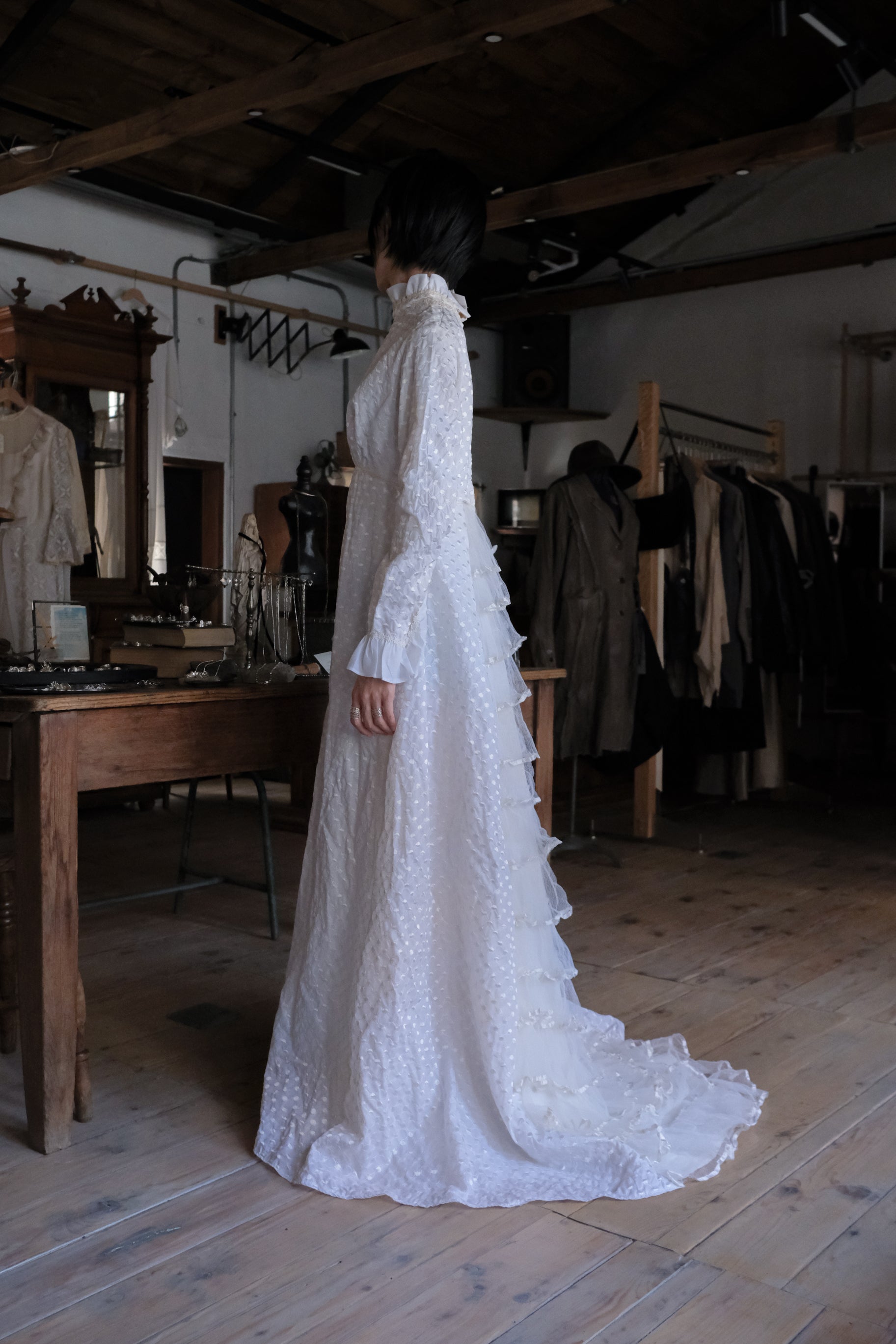 1960-1980's Dotted Jacquard Lace Cascade Gown / 古董波點蕾絲緹花長尾褶婚裙