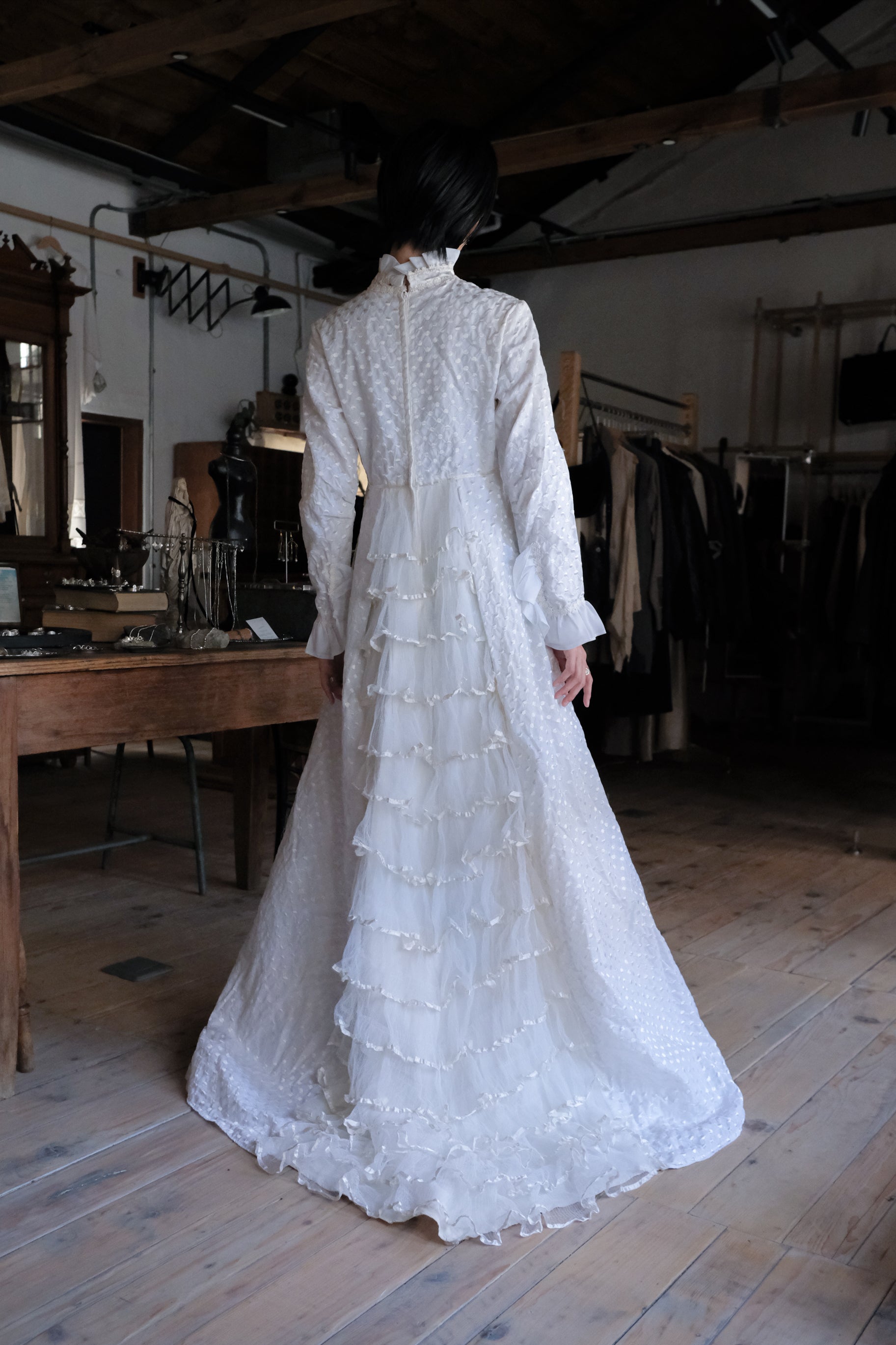 1960-1980's Dotted Jacquard Lace Cascade Gown / 古董波點蕾絲緹花長尾褶婚裙