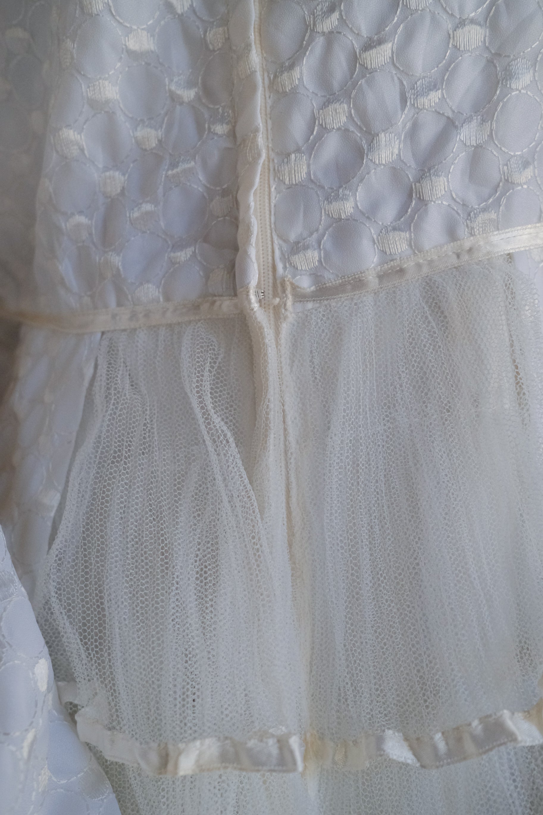 1960-1980's Dotted Jacquard Lace Cascade Gown / 古董波點蕾絲緹花長尾褶婚裙
