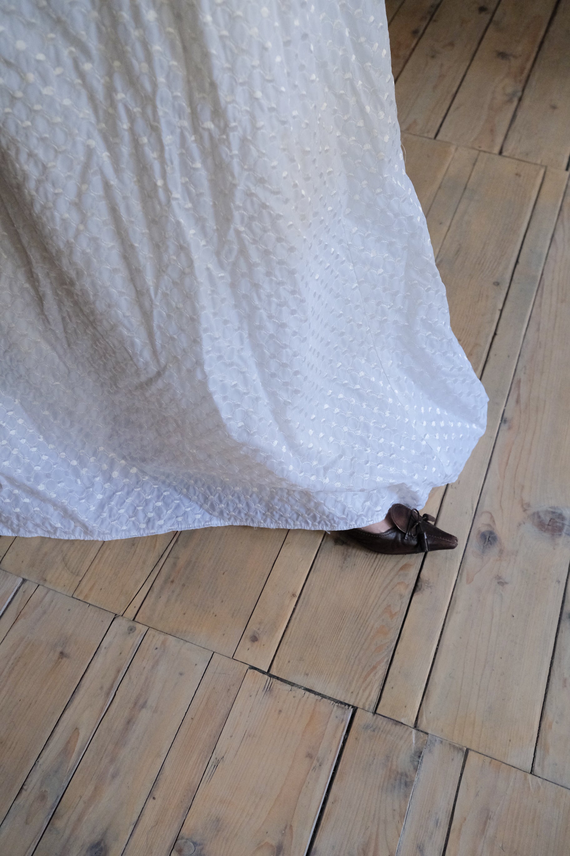 1960-1980's Dotted Jacquard Lace Cascade Gown / 古董波點蕾絲緹花長尾褶婚裙