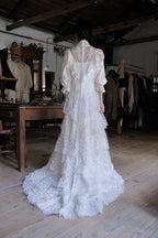 1960-1980's Blossom Tiered Lace Gown / 古董奶油泡泡層疊蕾絲婚裙