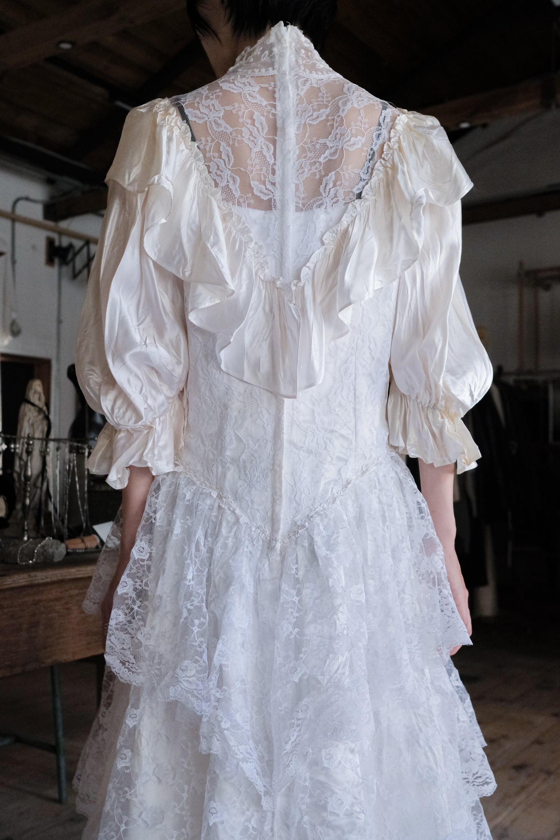 1960-1980's Blossom Tiered Lace Gown / 古董奶油泡泡層疊蕾絲婚裙