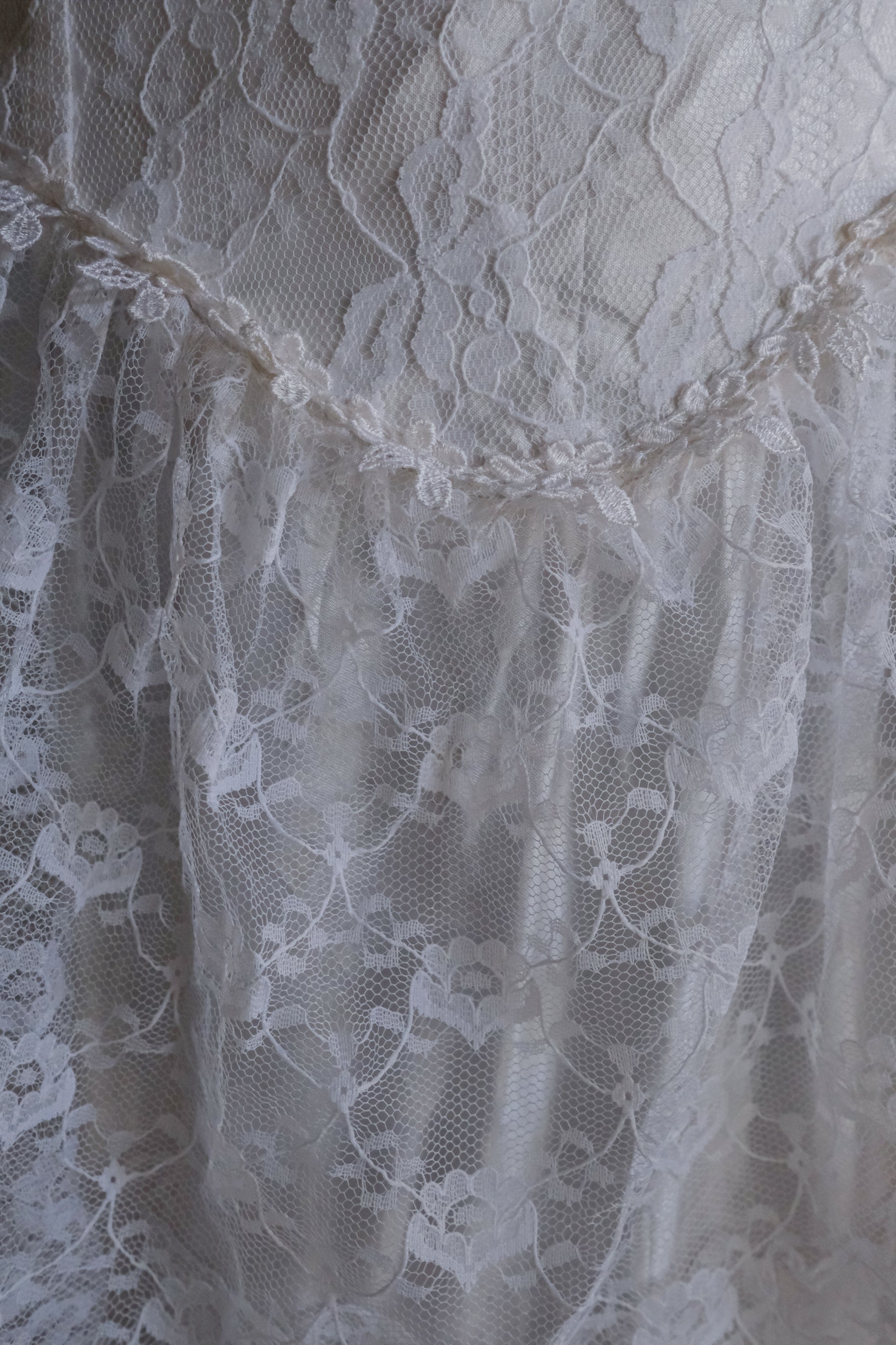 1960-1980's Blossom Tiered Lace Gown / 古董奶油泡泡層疊蕾絲婚裙