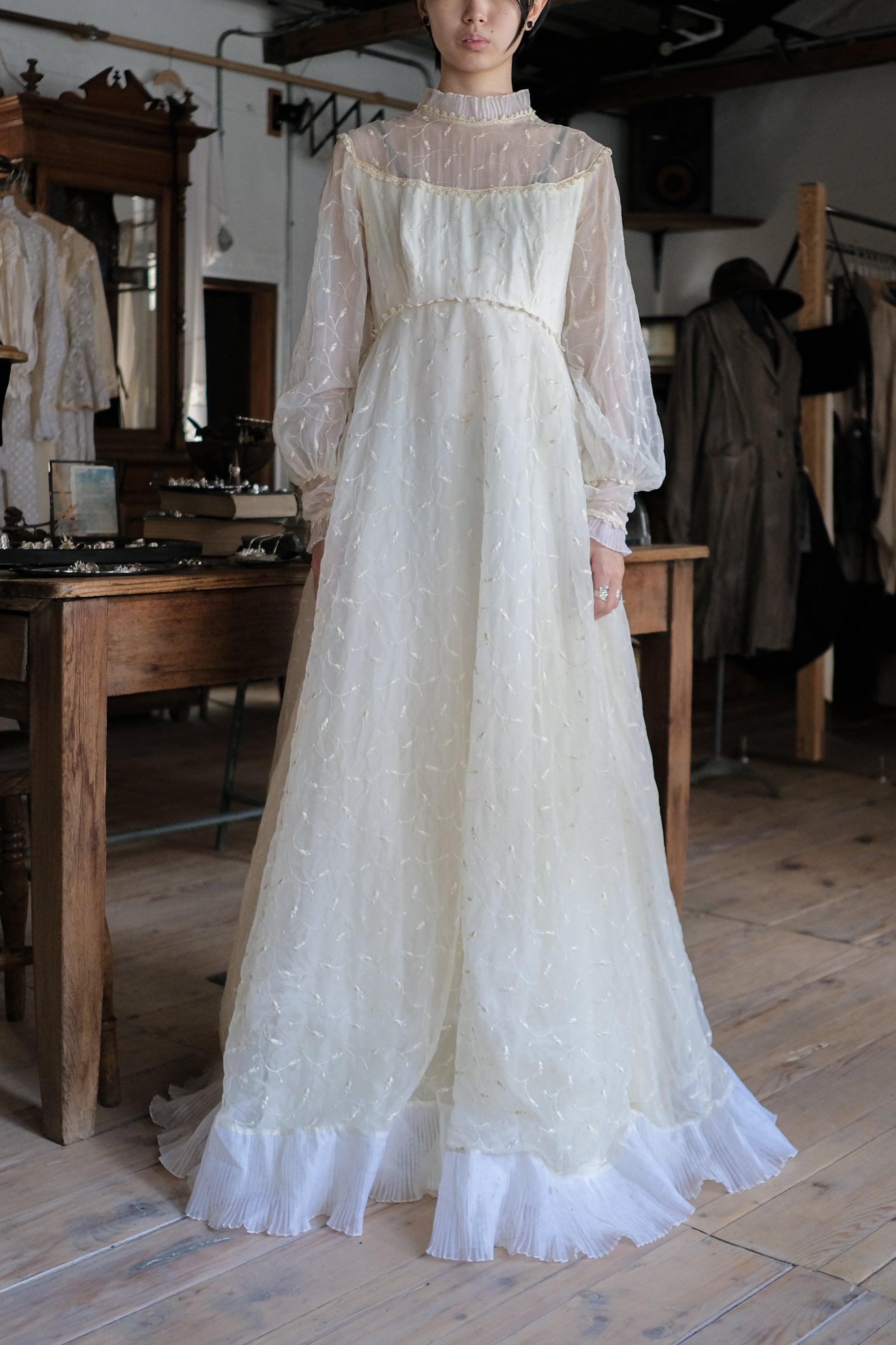 1960-1980's Lace Cloud Gauze Gown / 古董蕾絲雲紗婚裙