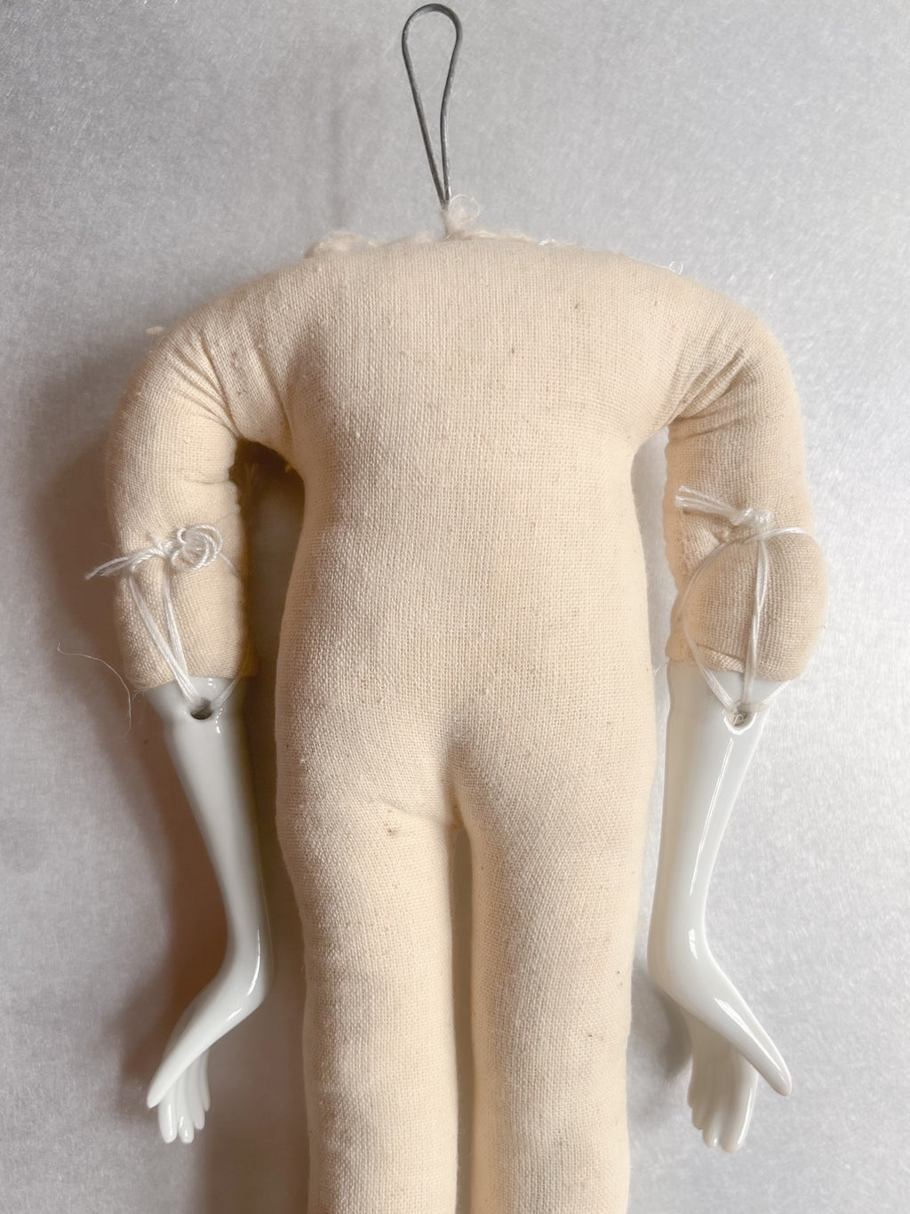 Porcelain Wired Doll / 可調式陶瓷娃娃