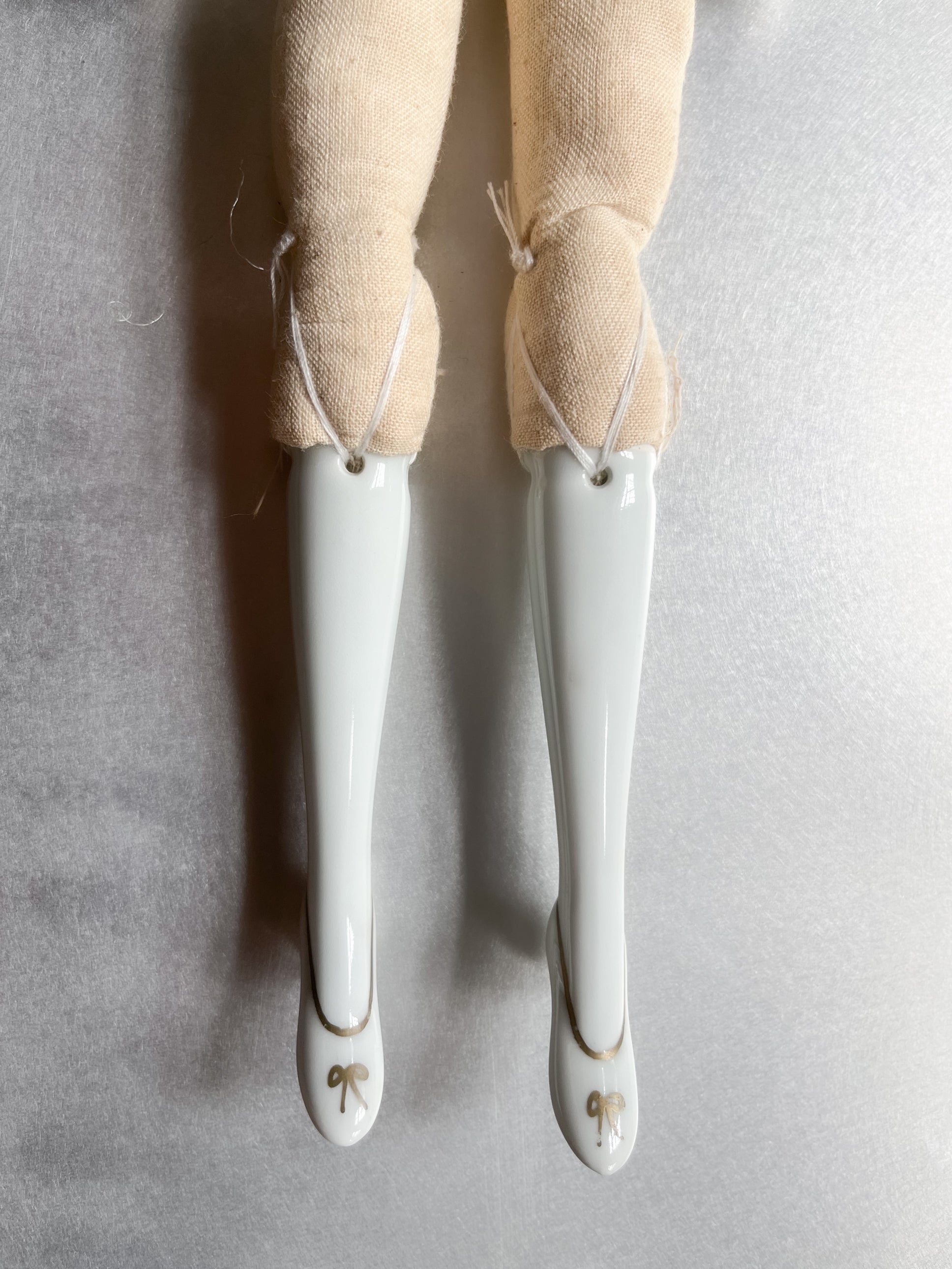 Porcelain Wired Doll / 可調式陶瓷娃娃