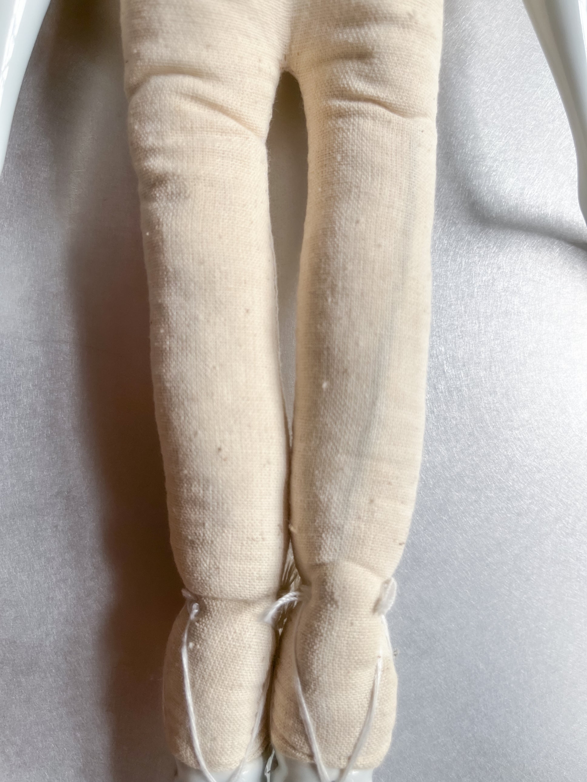 Porcelain Wired Doll / 可調式陶瓷娃娃