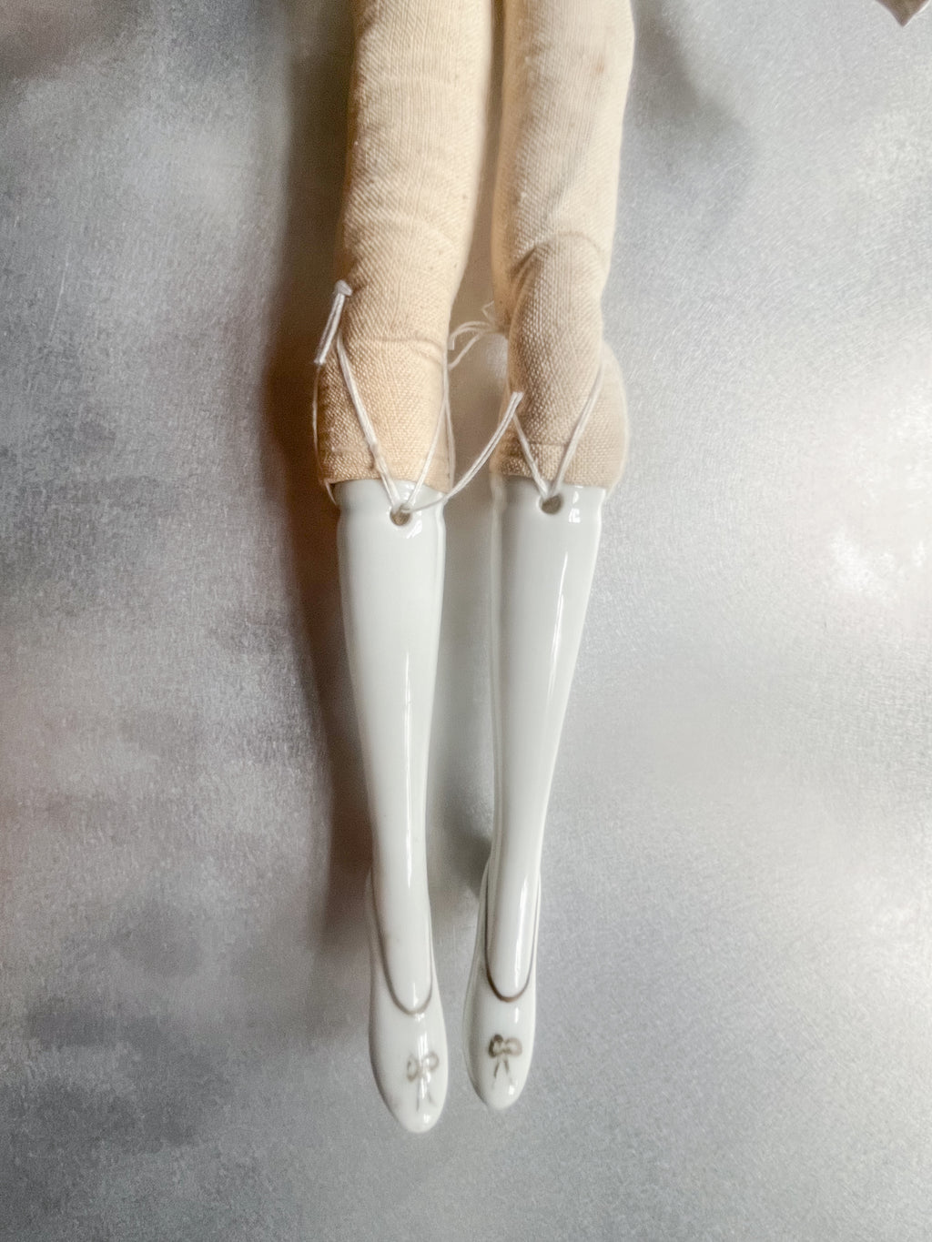 Porcelain Wired Doll / 可調式陶瓷娃娃