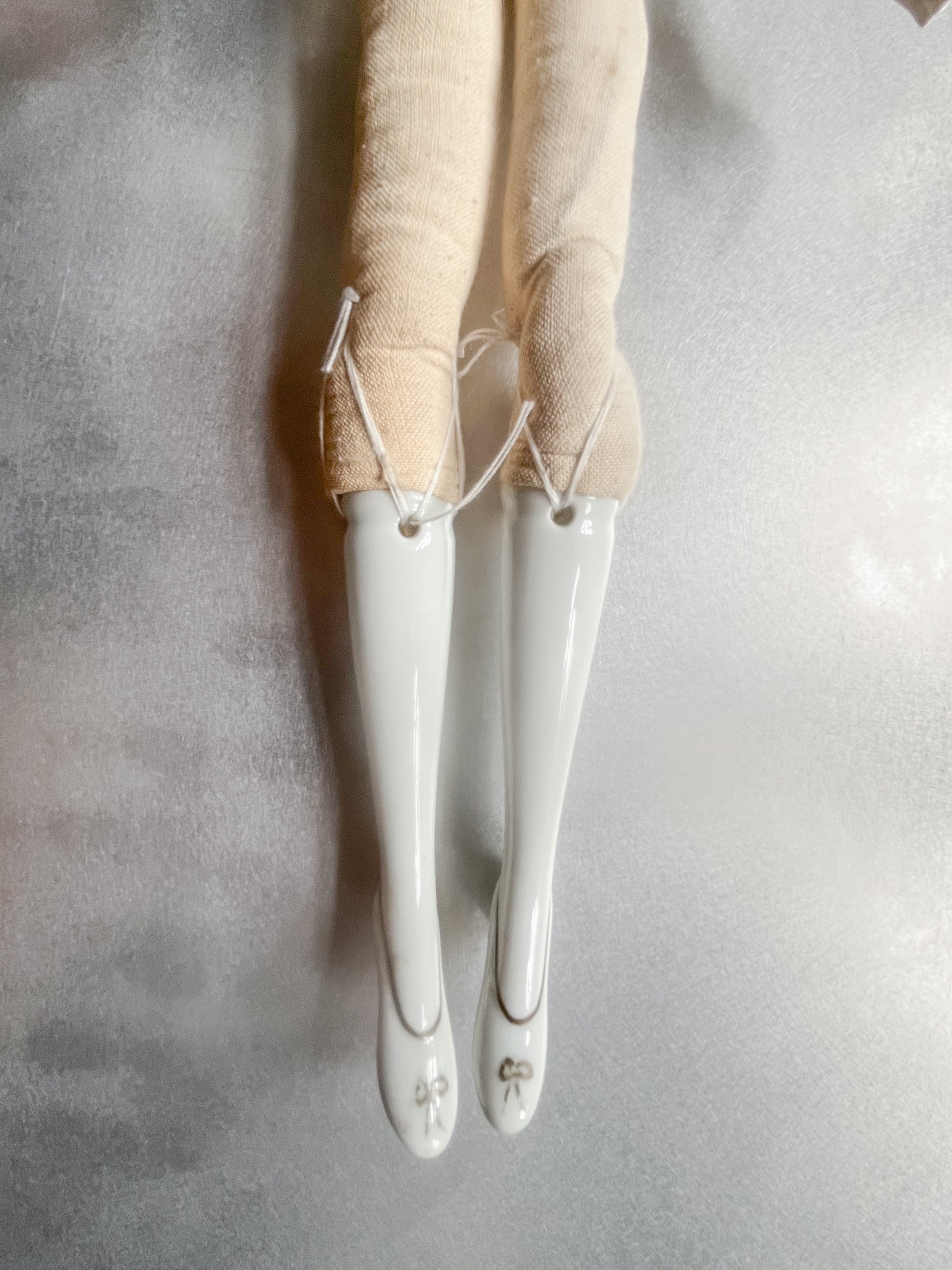 Porcelain Wired Doll / 可調式陶瓷娃娃