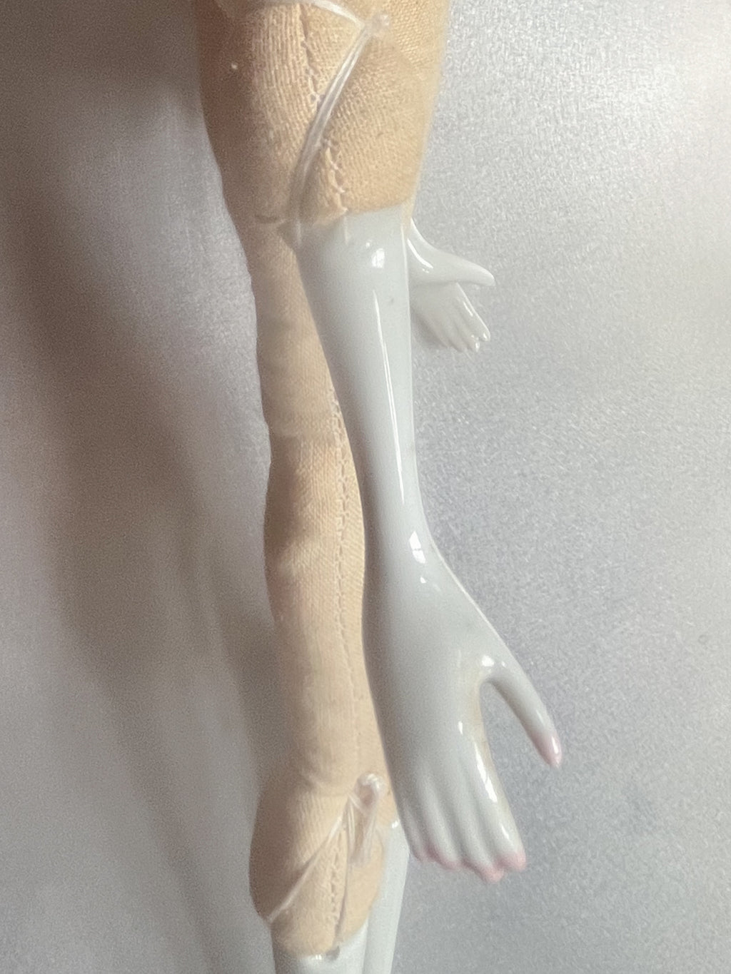 Porcelain Wired Doll / 可調式陶瓷娃娃