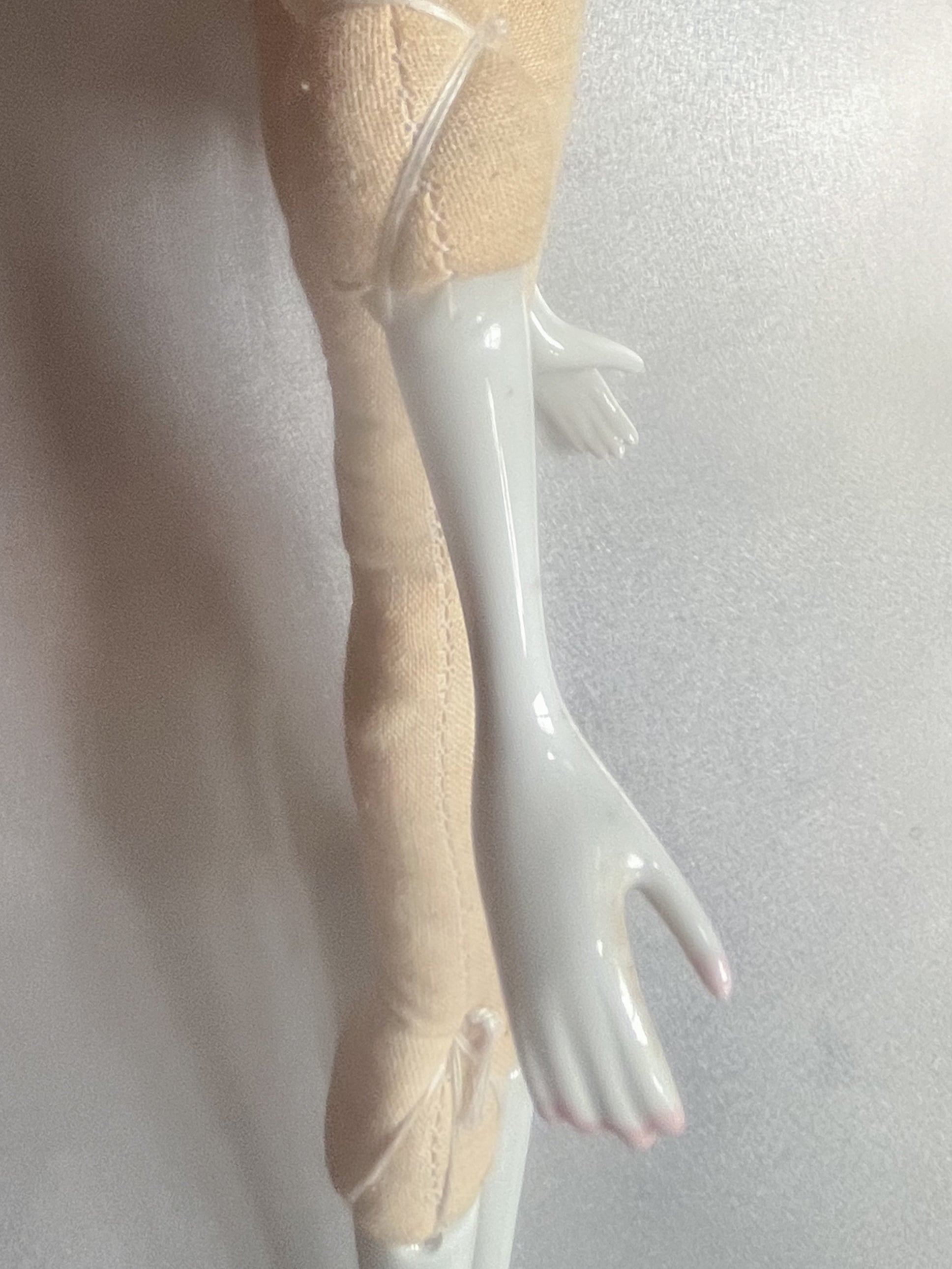 Porcelain Wired Doll / 可調式陶瓷娃娃